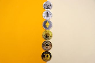 Ethereum sikkesi ve blok zinciri görseli