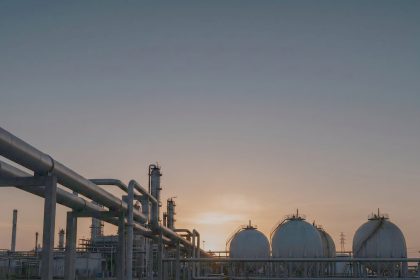 Petrol ve enerji üretim tesisi