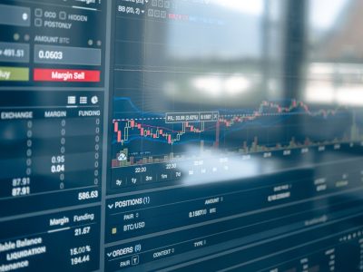 Kripto borsası işlem ekranı: emir formu, bakiye tablosu ve BTC/USD grafiği