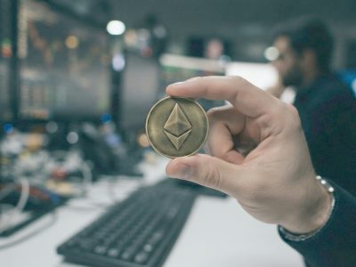 Ethereum sikkesi ve blok zinciri görseli