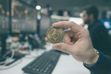 Ethereum sikkesi ve blok zinciri görseli