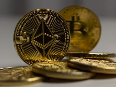 Kripto para sikkeleri ve fiyat grafiği